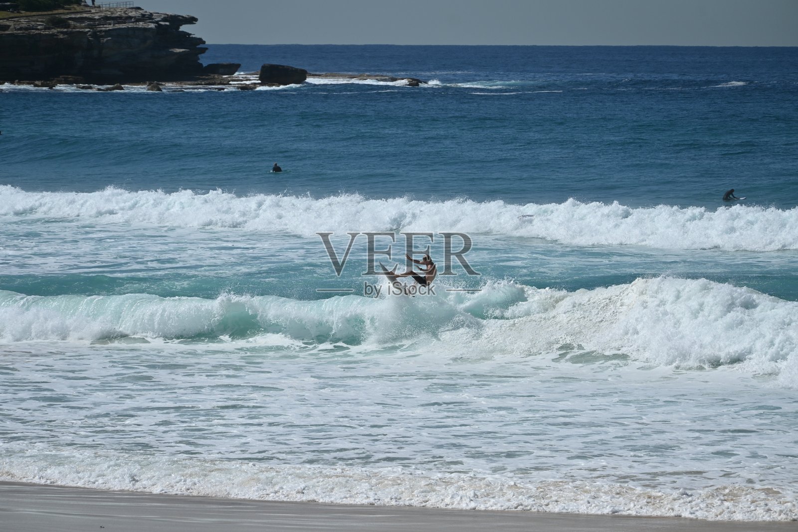 在澳大利亚悉尼的邦迪海滩冲浪者照片摄影图片