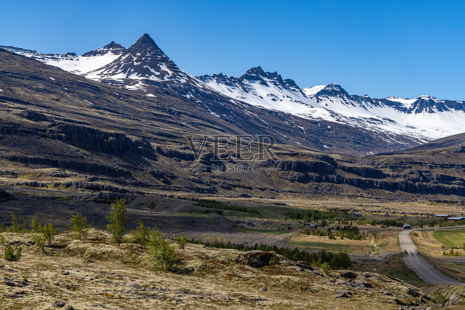 在环形街上照片摄影图片