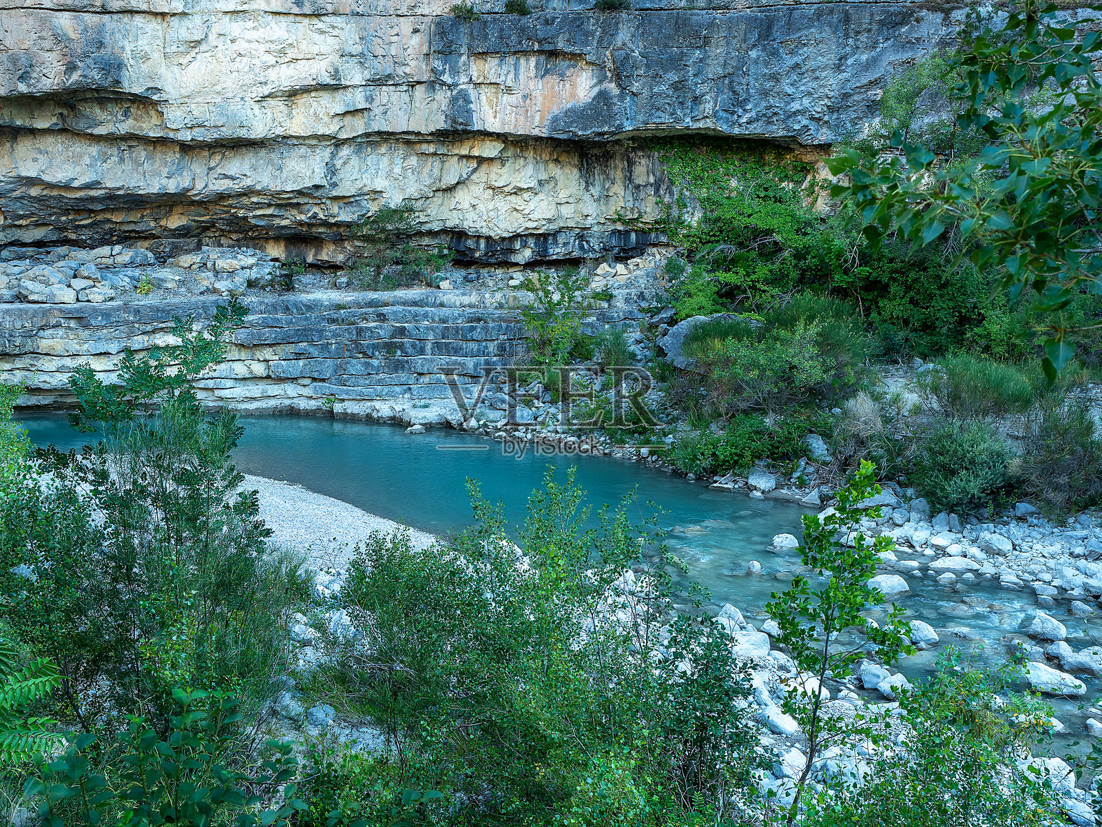 清凉溪流雕刻的峡谷照片摄影图片