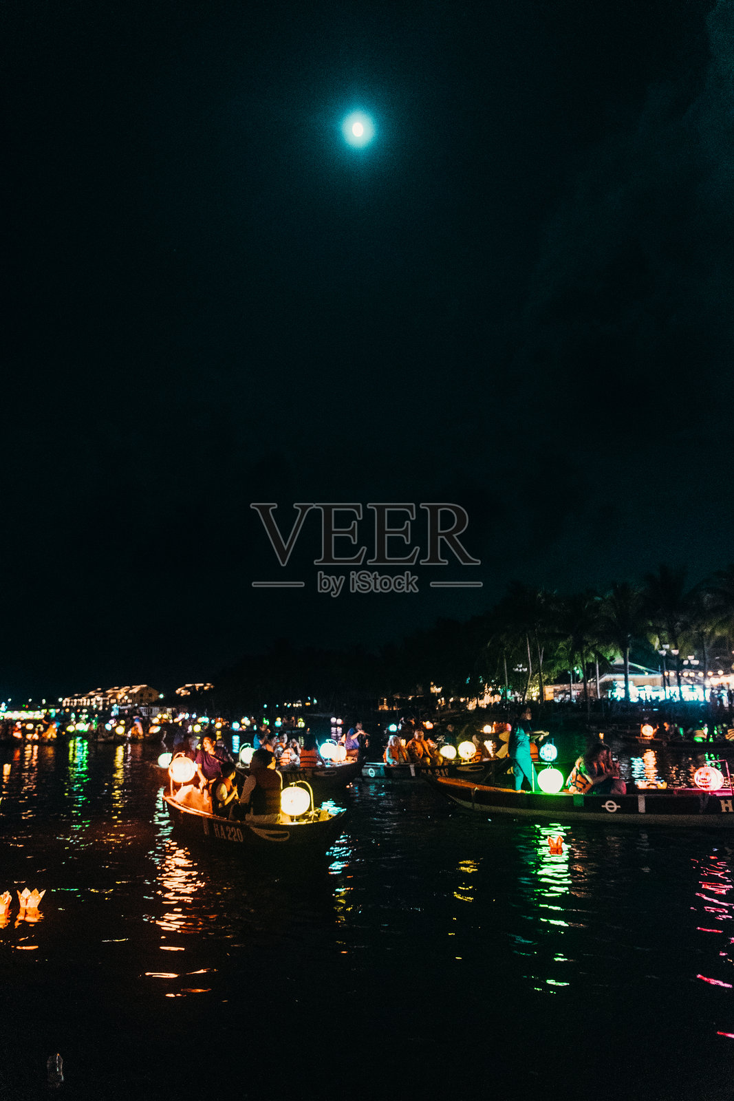 会安的灯笼船照片摄影图片