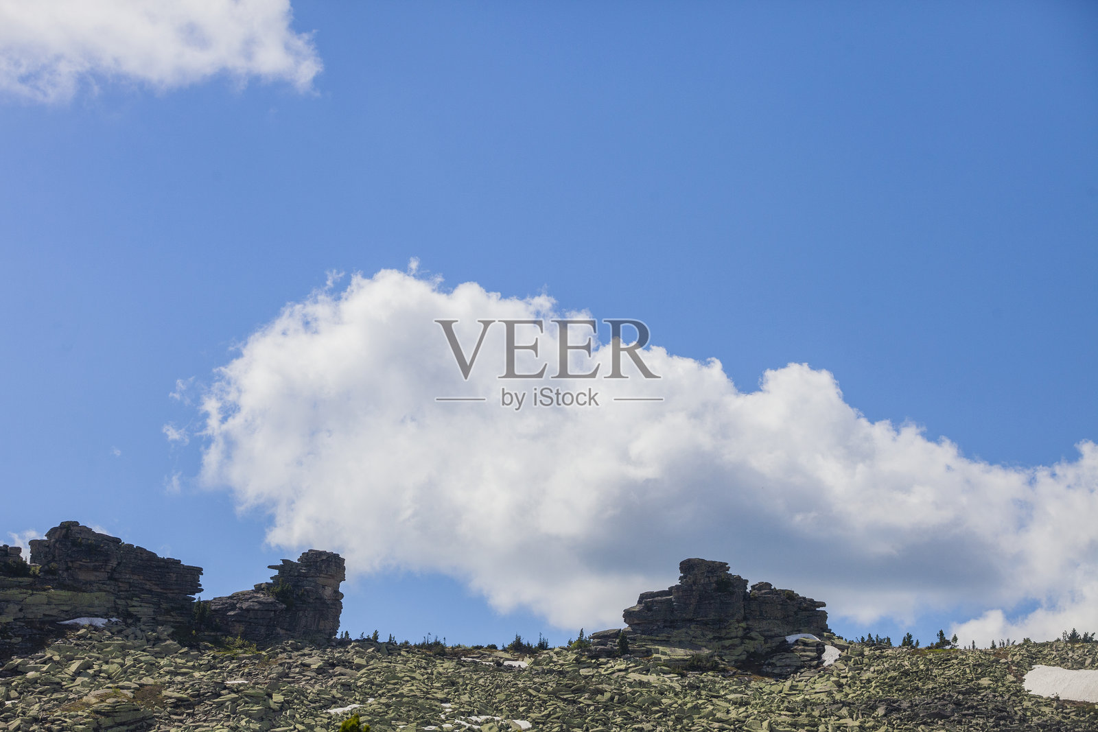 扎连纳山上的风化岩石。俄罗斯舍列盖什照片摄影图片