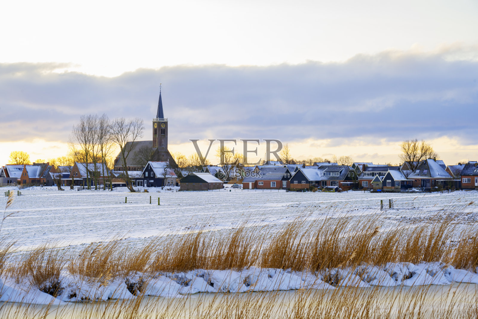 冬季背景下的荷兰村庄斯赫梅霍恩照片摄影图片