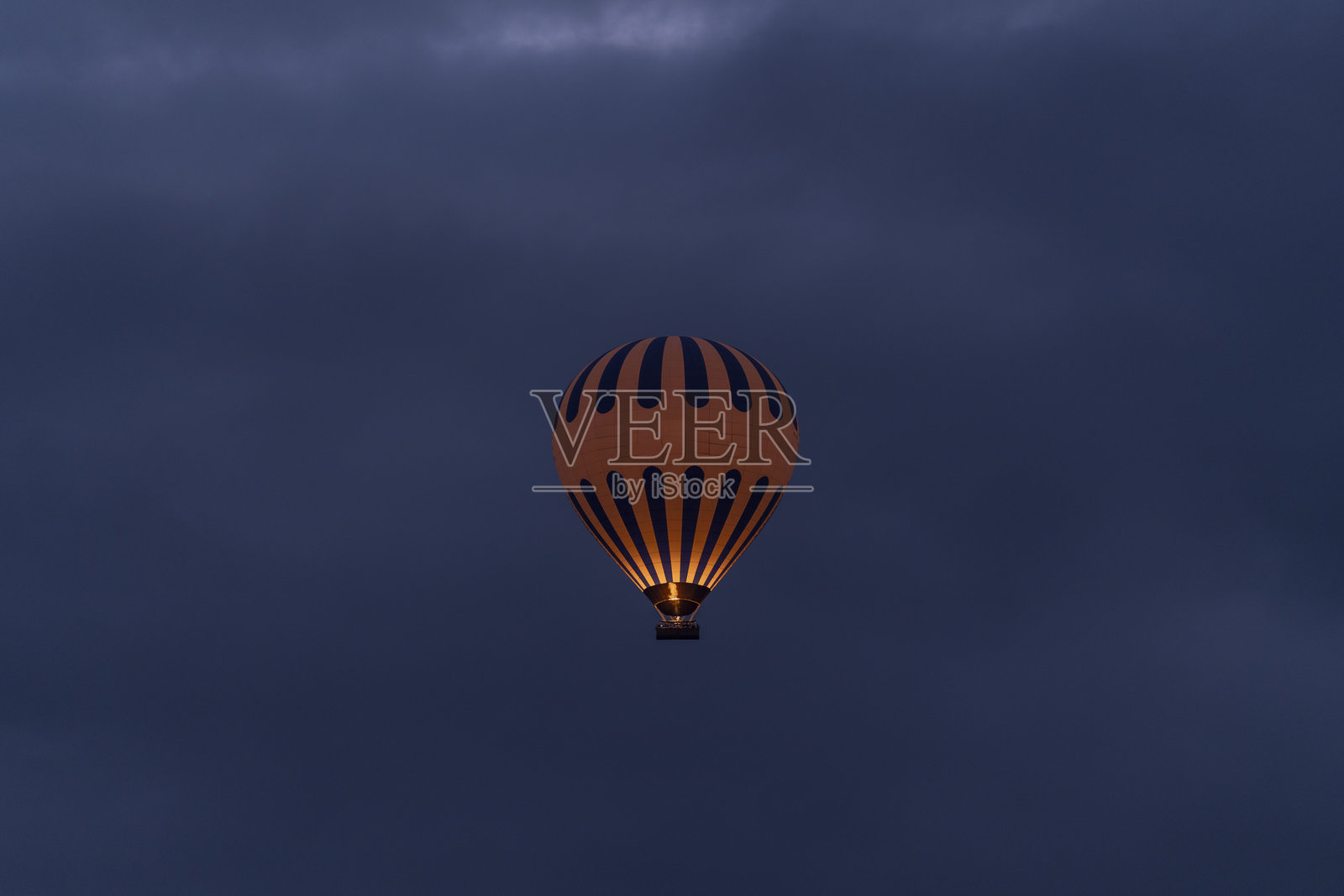 令人惊叹的风景、迷人的光线以及大自然所提供的最美丽的色彩在每一帧中交汇。照片摄影图片