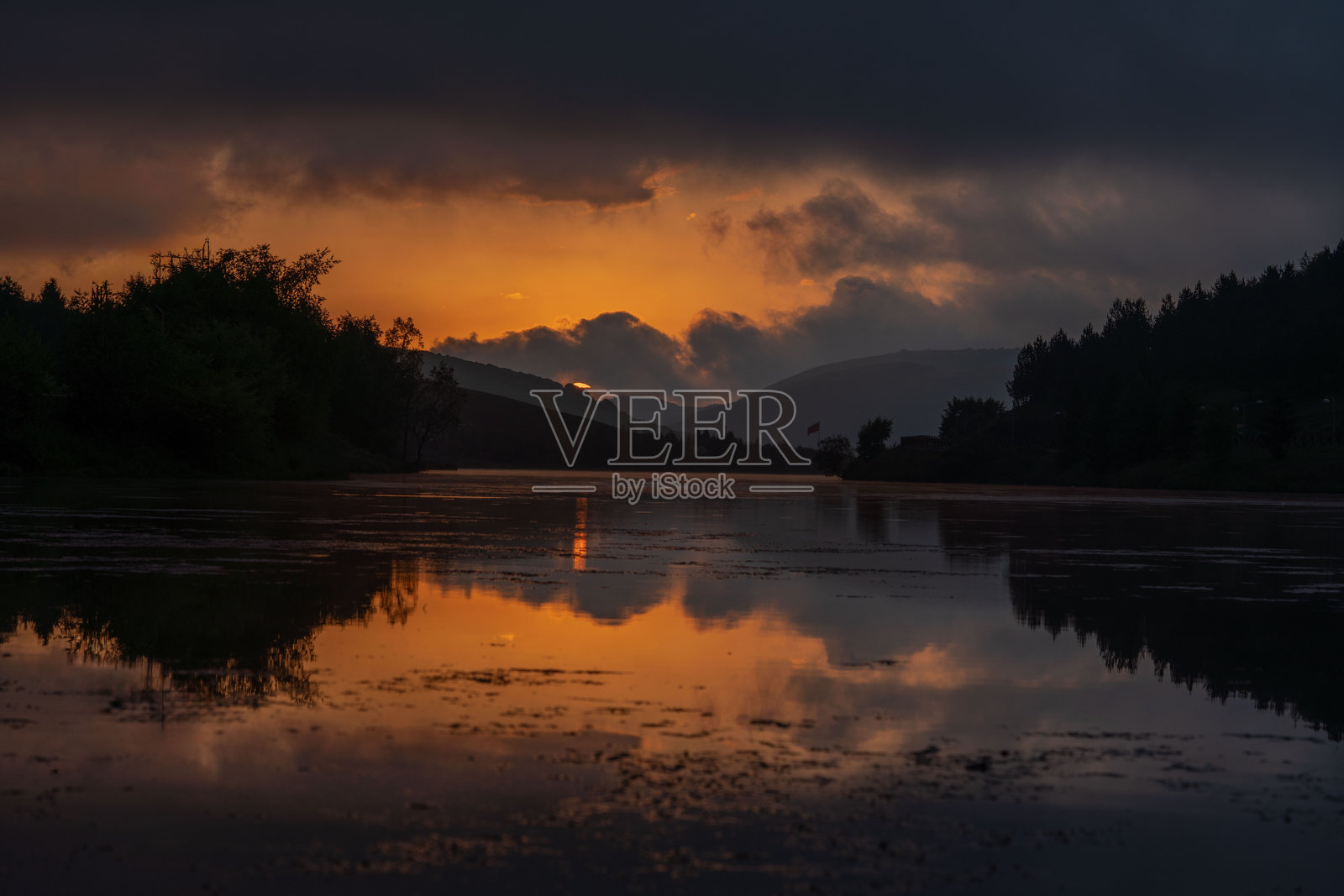 令人惊叹的风景、迷人的光线以及大自然所提供的最美丽的色彩在每一帧中交汇。照片摄影图片