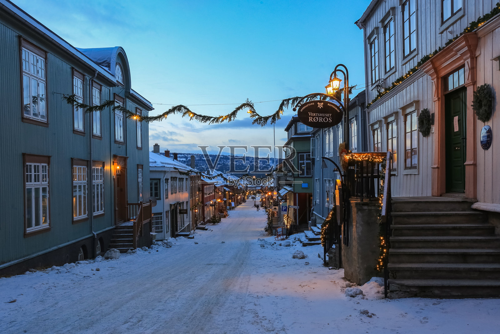 挪威小镇罗尔斯的街道照片摄影图片