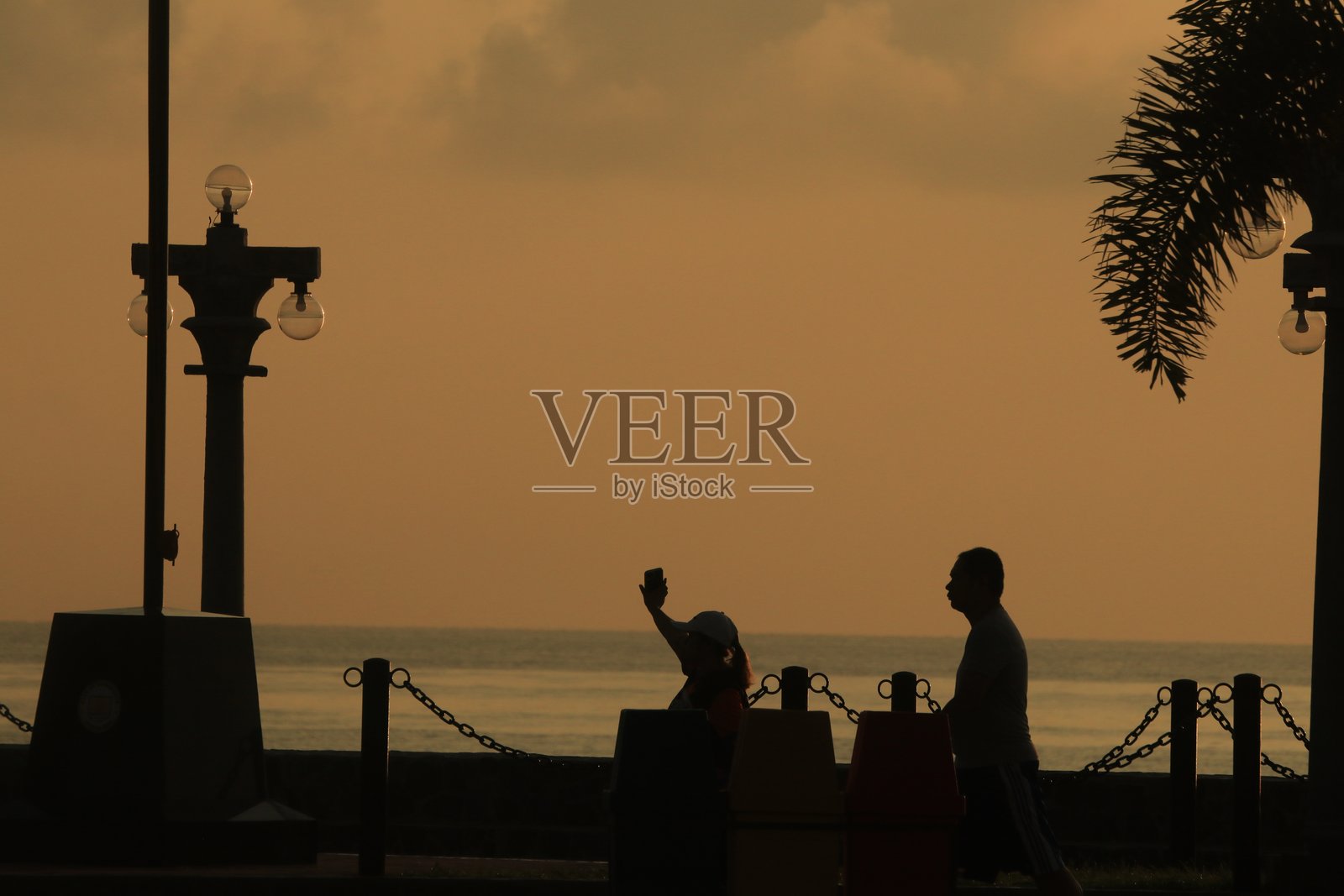 杜马盖地市的黎明照片，里萨尔大道照片摄影图片