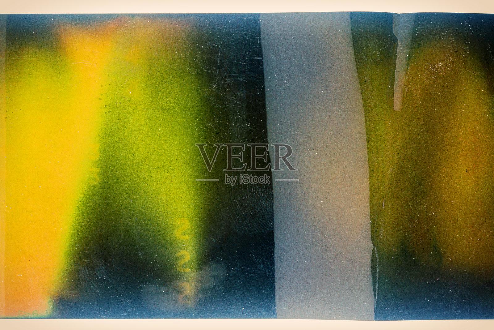 120毫米负片孤立在白色背景上照片摄影图片