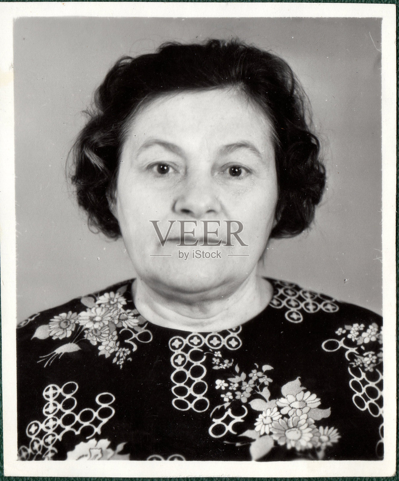 一位严肃的老年女性肖像。复古，苏联，1978年。照片摄影图片