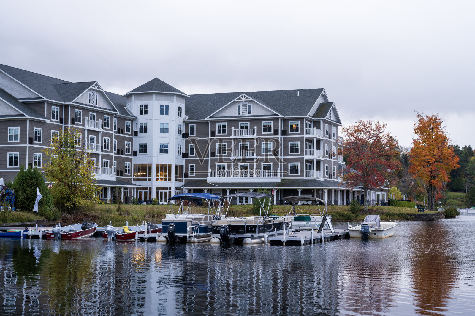 萨拉纳克湖滨旅馆照片摄影图片