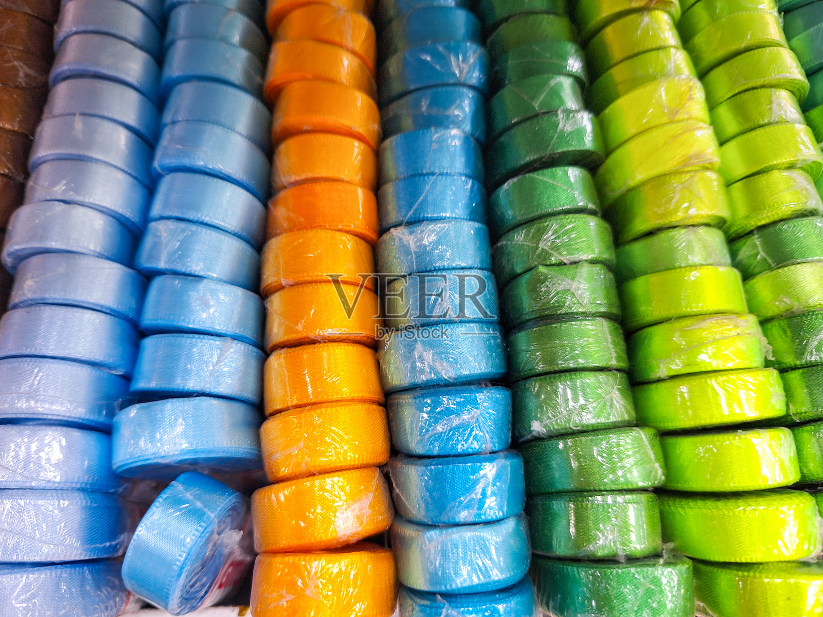 五彩缤纷的丝带照片摄影图片