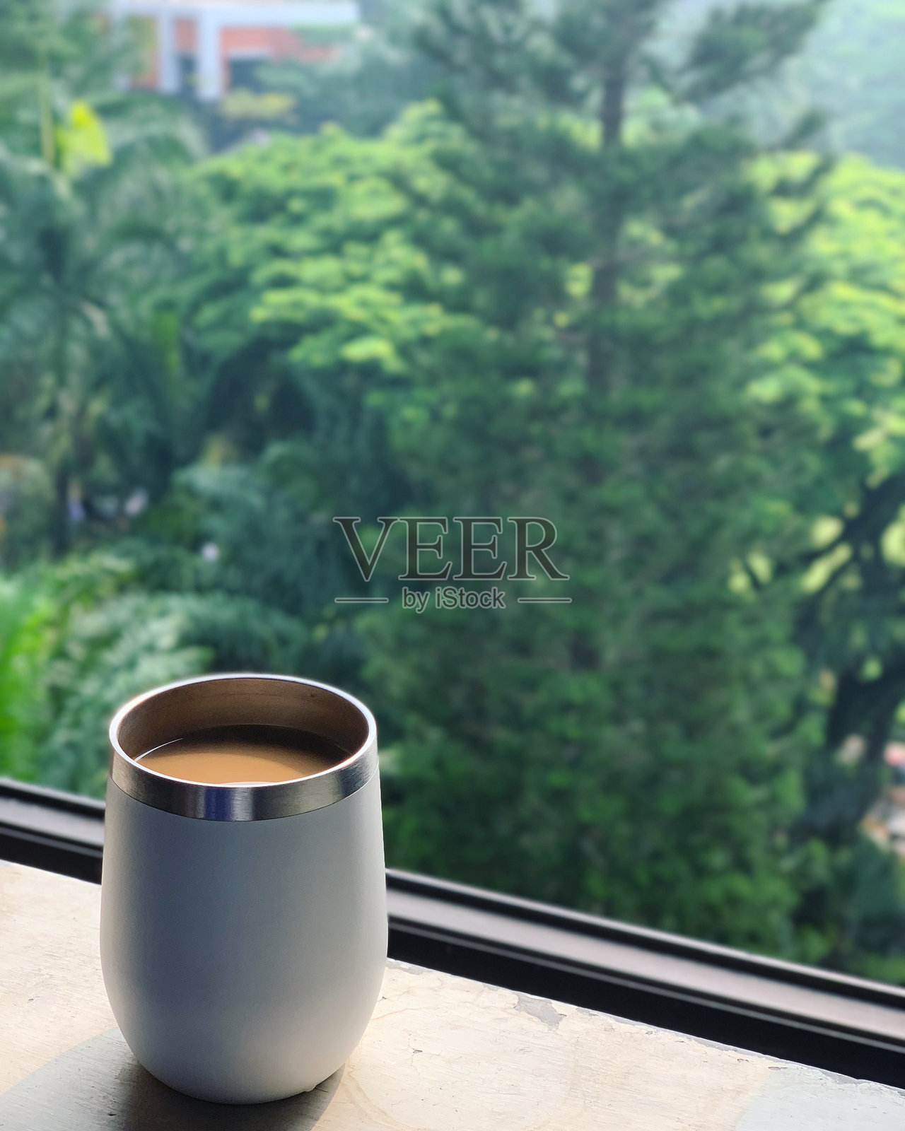 窗边的咖啡杯照片摄影图片