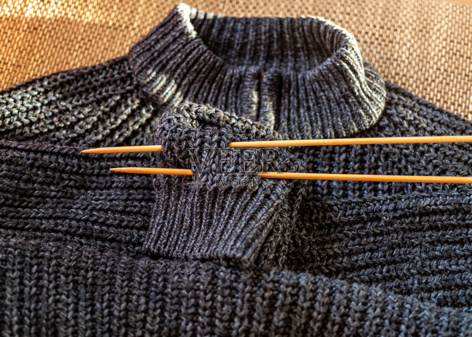 编织手工艺，美丽的编织图案，手工艺概念，手工制作衣物照片摄影图片
