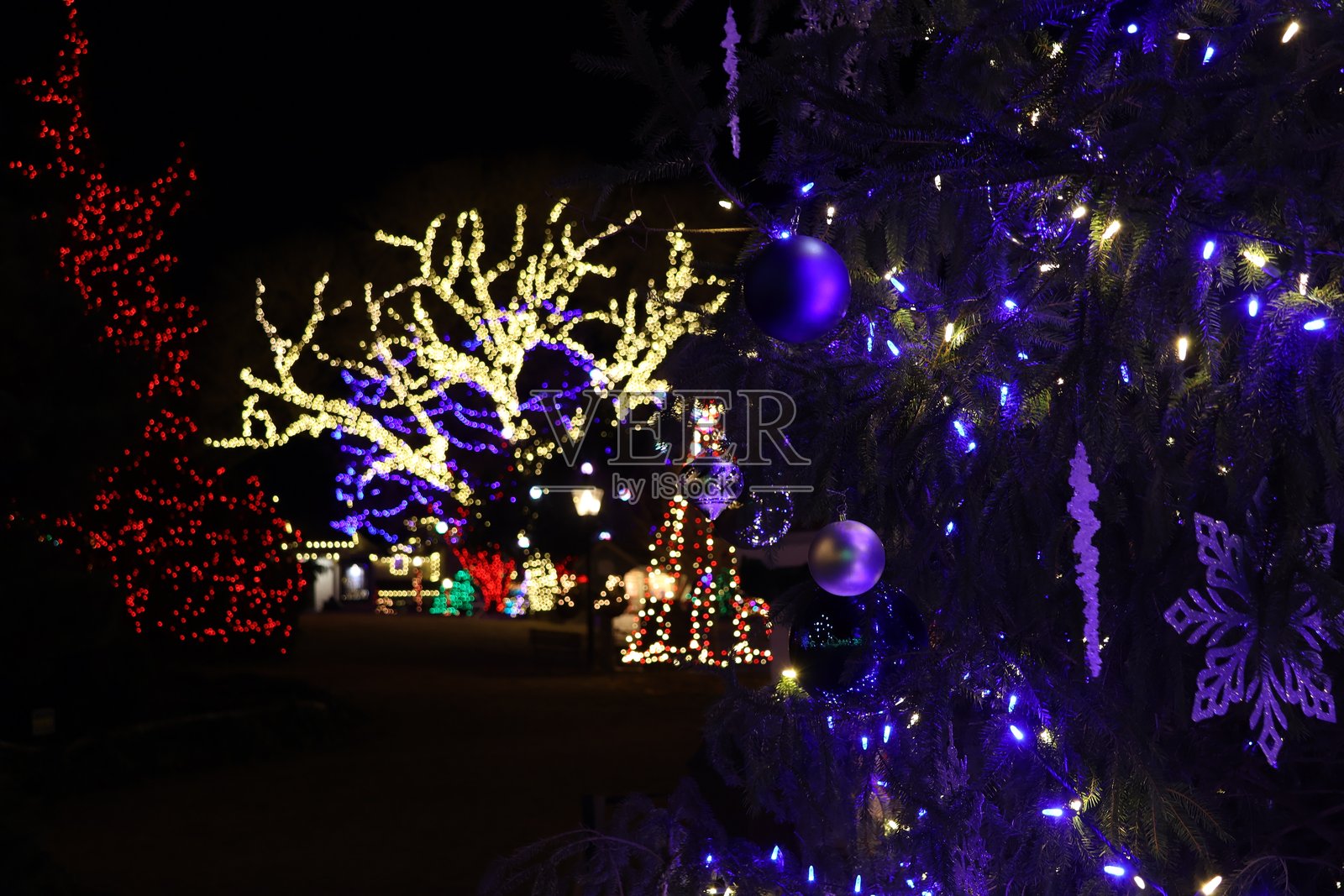 户外装饰和圣诞灯饰照片摄影图片