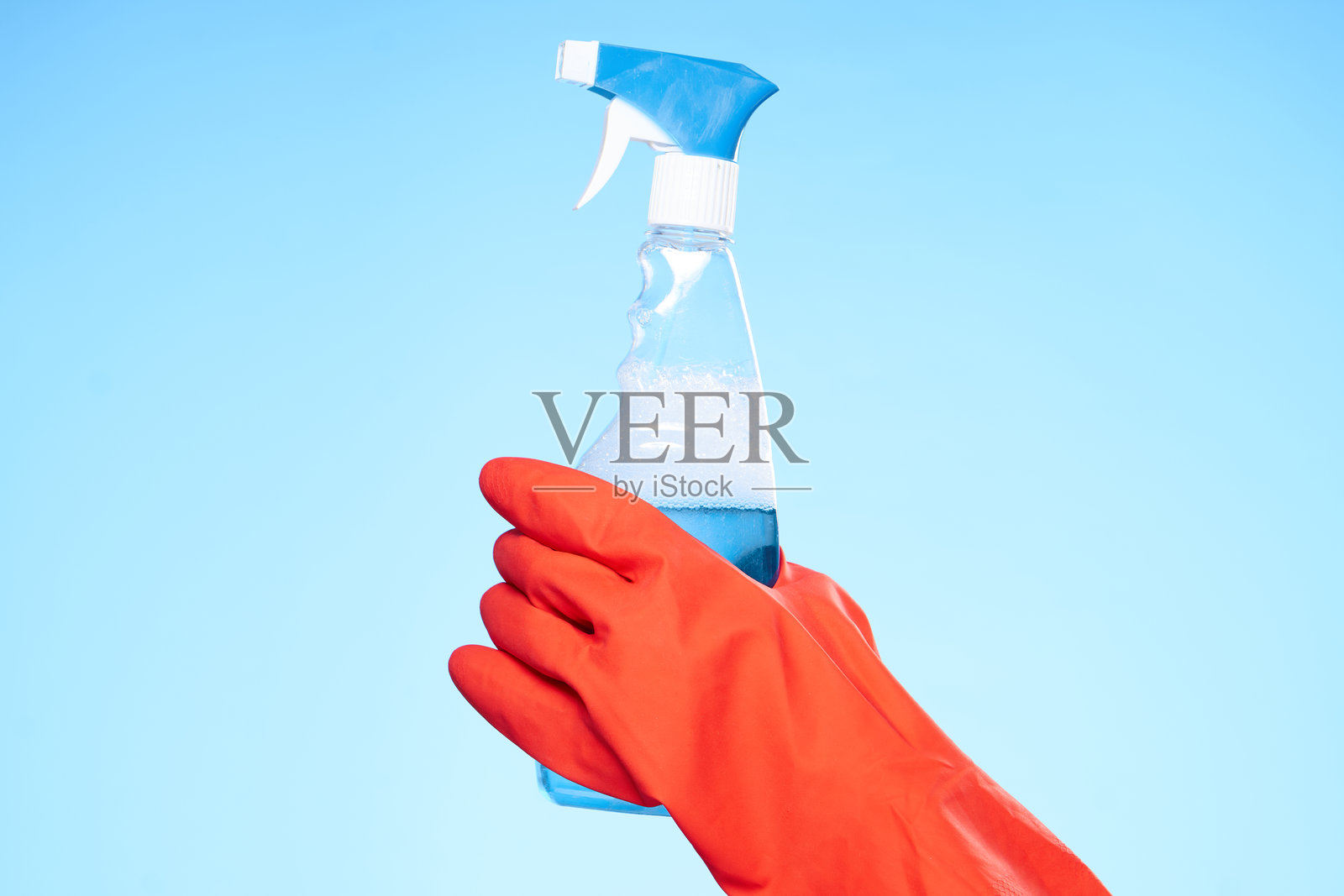 手套和清洁剂进行清洁工作照片摄影图片