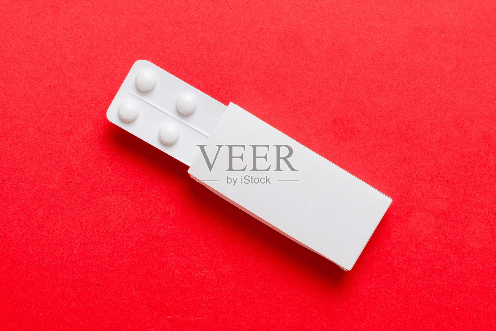 空白白色产品包装盒模型。打开的空白药品盒，带有泡罩的俯视图照片摄影图片