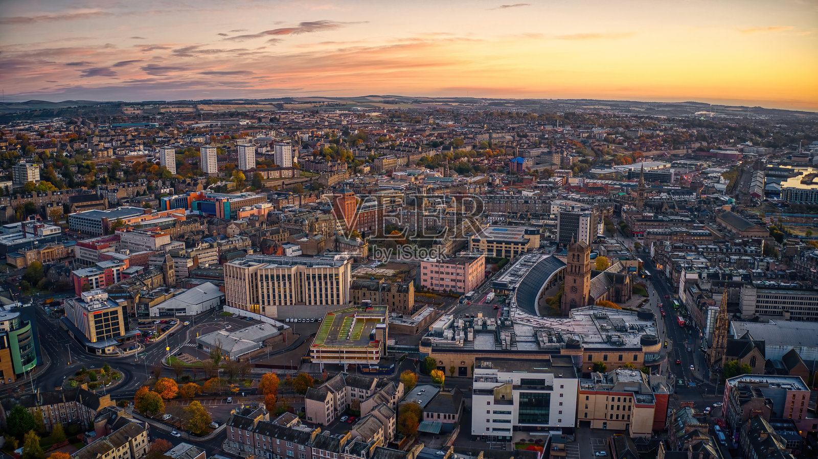 苏格兰邓迪市的秋季鸟瞰图照片摄影图片