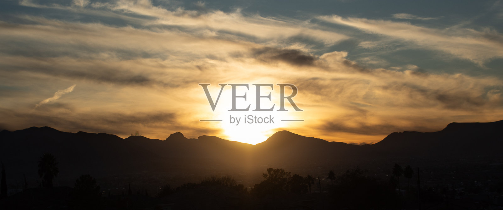 拉斯维加斯山脉上的日落照片摄影图片