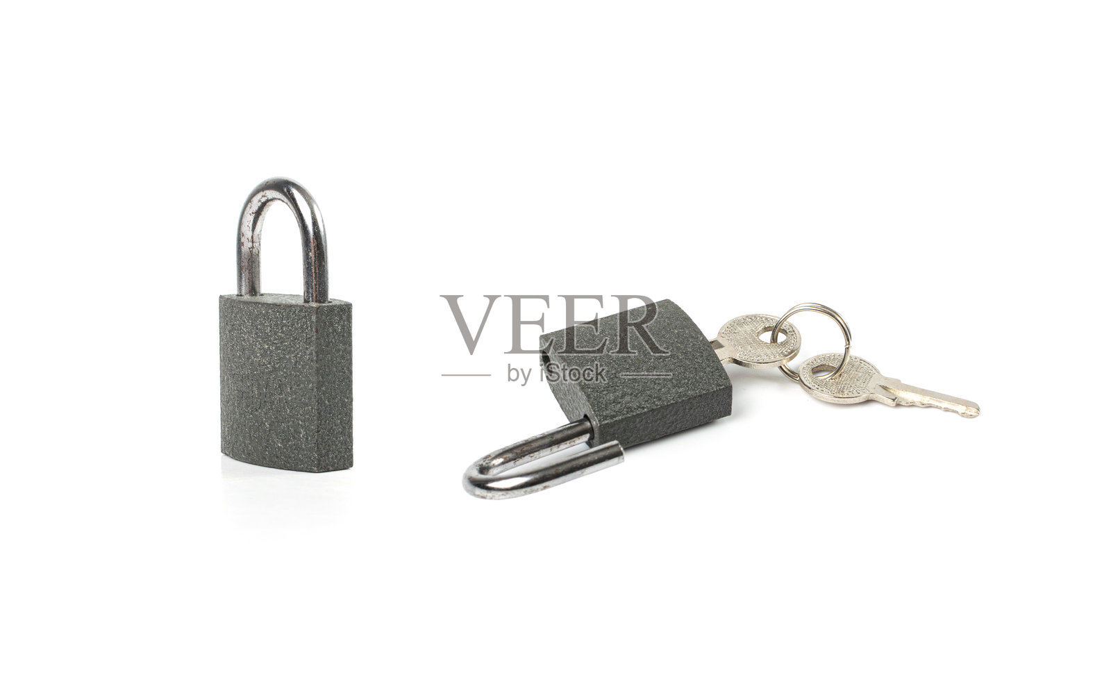 闭合的锁，孤立的黑色挂锁在白色背景上，隐私，安全概念照片摄影图片