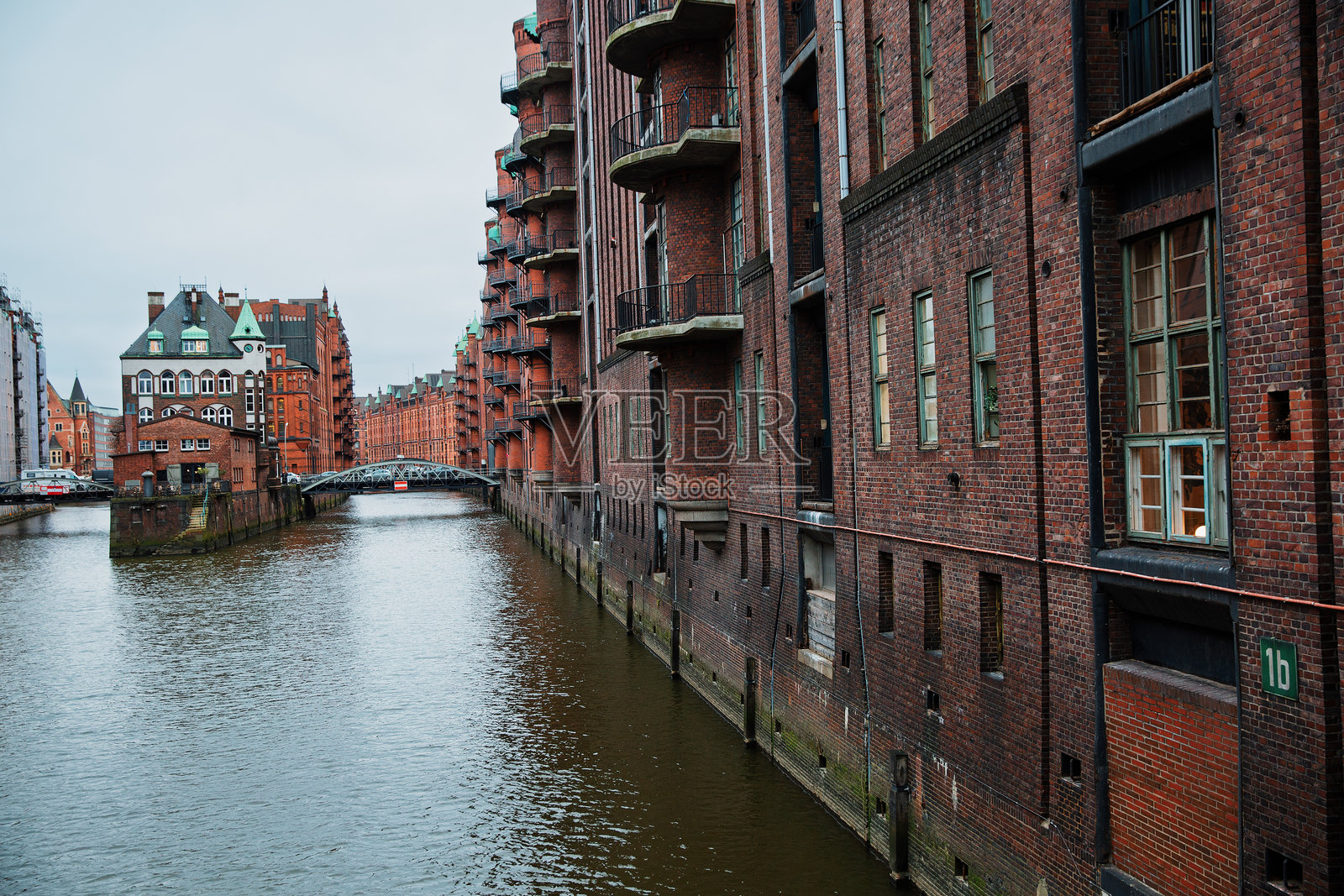探索德国汉堡的历史悠久的仓库城照片摄影图片