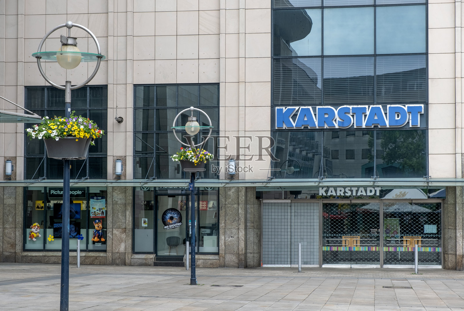 德国多特蒙德市中心的购物商店Karstadt。照片摄影图片