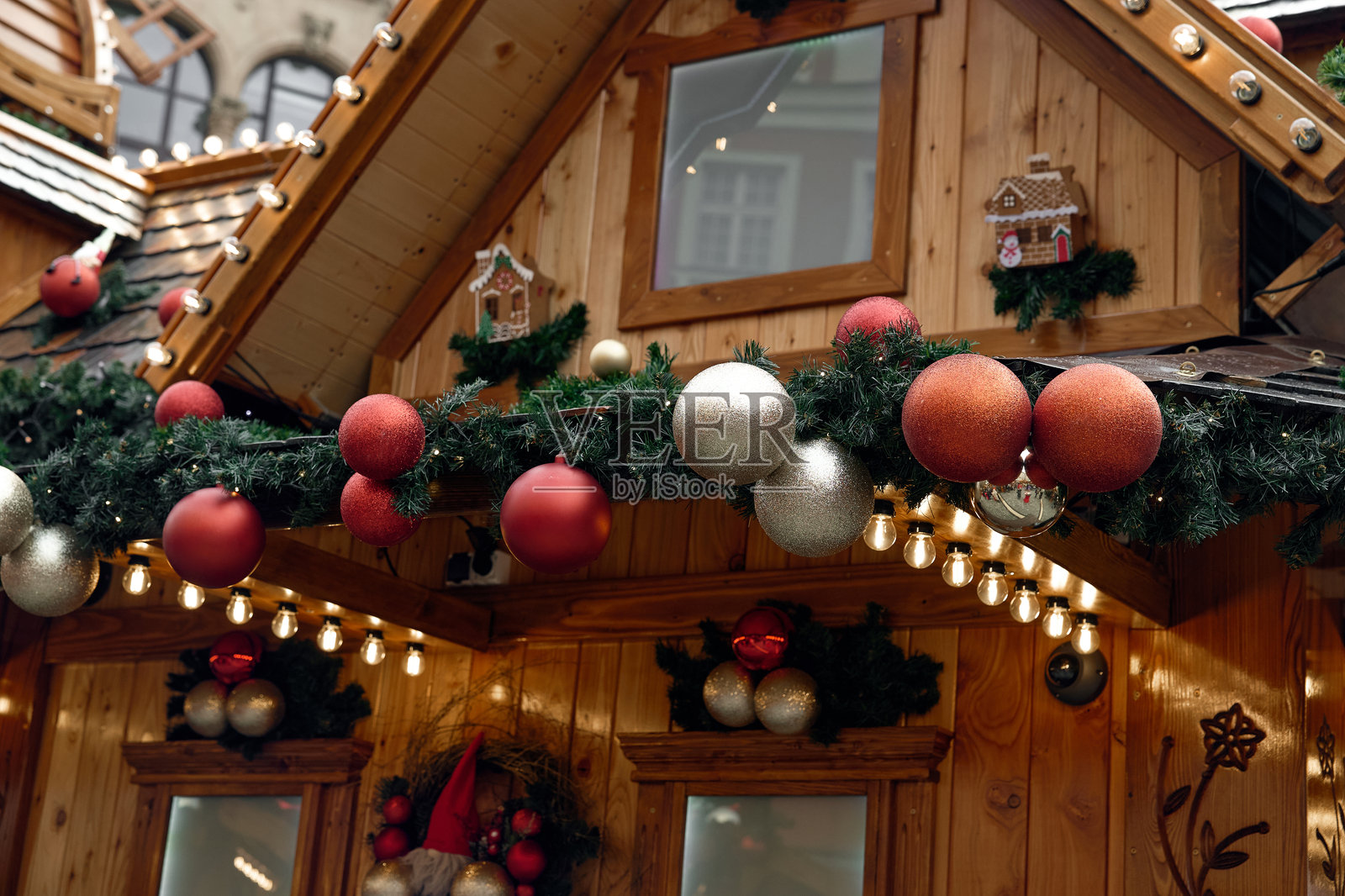 波兰弗罗茨瓦夫的十二月集市，装饰华丽照片摄影图片