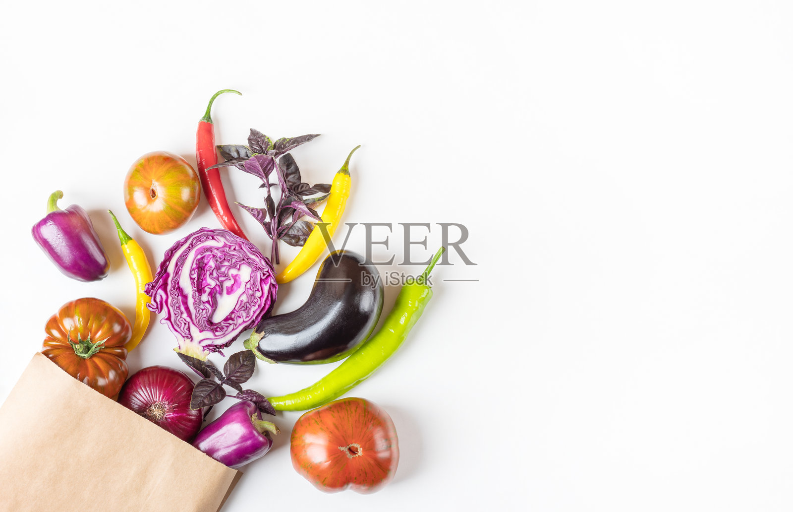 纸袋中的新鲜蔬菜照片摄影图片