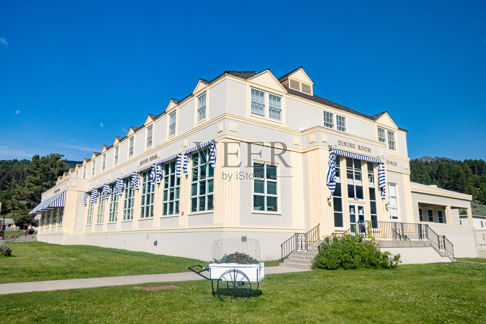 黄石国家公园怀俄明州猛犸温泉酒店的餐厅和休息室照片摄影图片