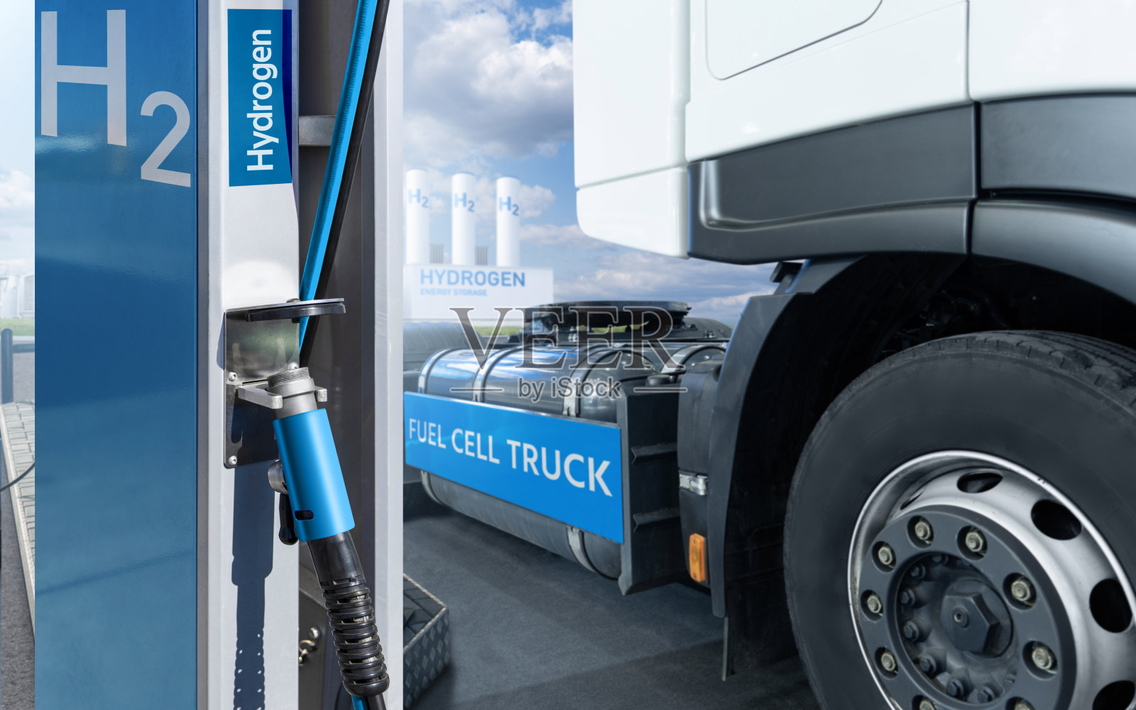 一辆配备氢气气瓶的氢燃料电池半挂卡车停在加油站旁边。环保商业车辆概念照片摄影图片