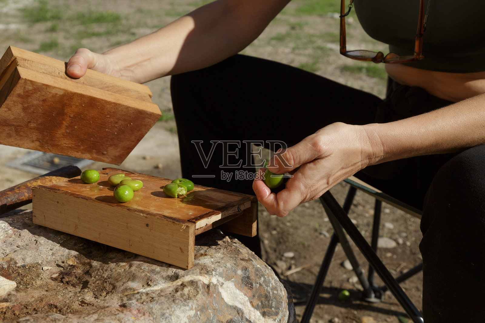 手工制作精致的美味腌菜，源自自然的拥抱与丰富的风味照片摄影图片