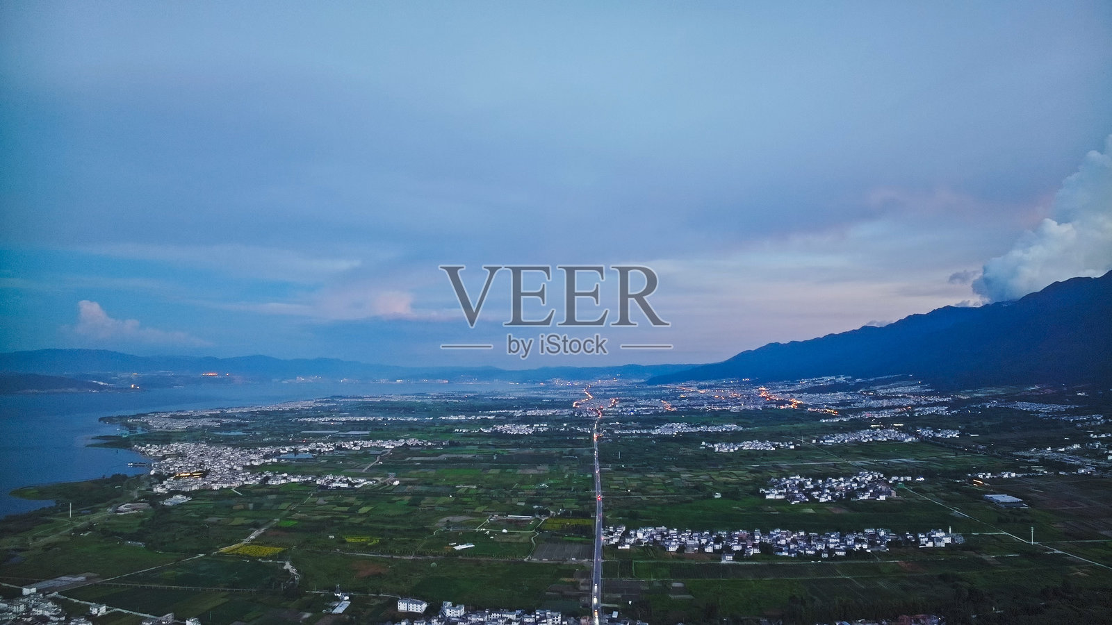 苍山和洱海，云南大理，中国，亚洲。照片摄影图片