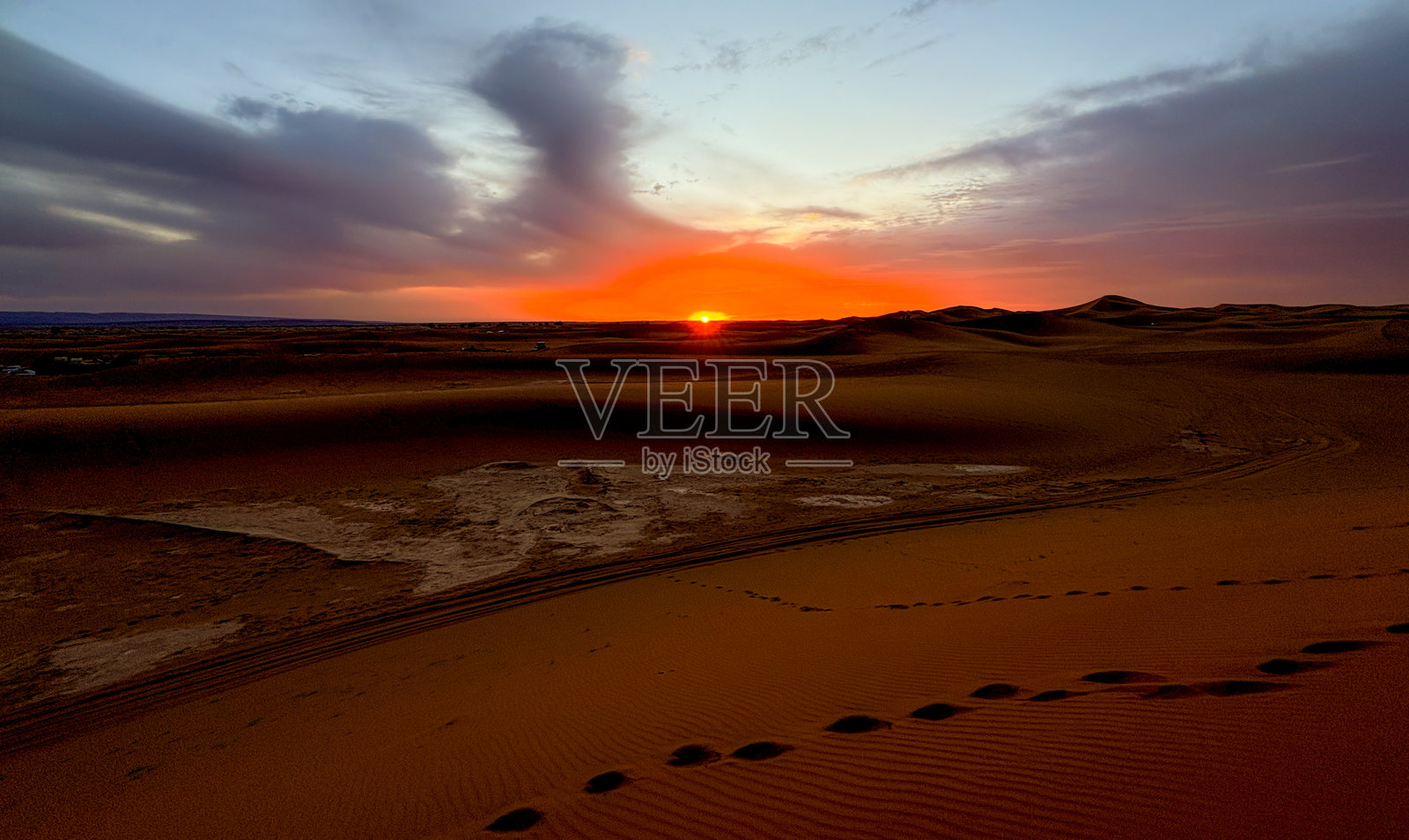 摩洛哥切加加沙丘的日落照片摄影图片