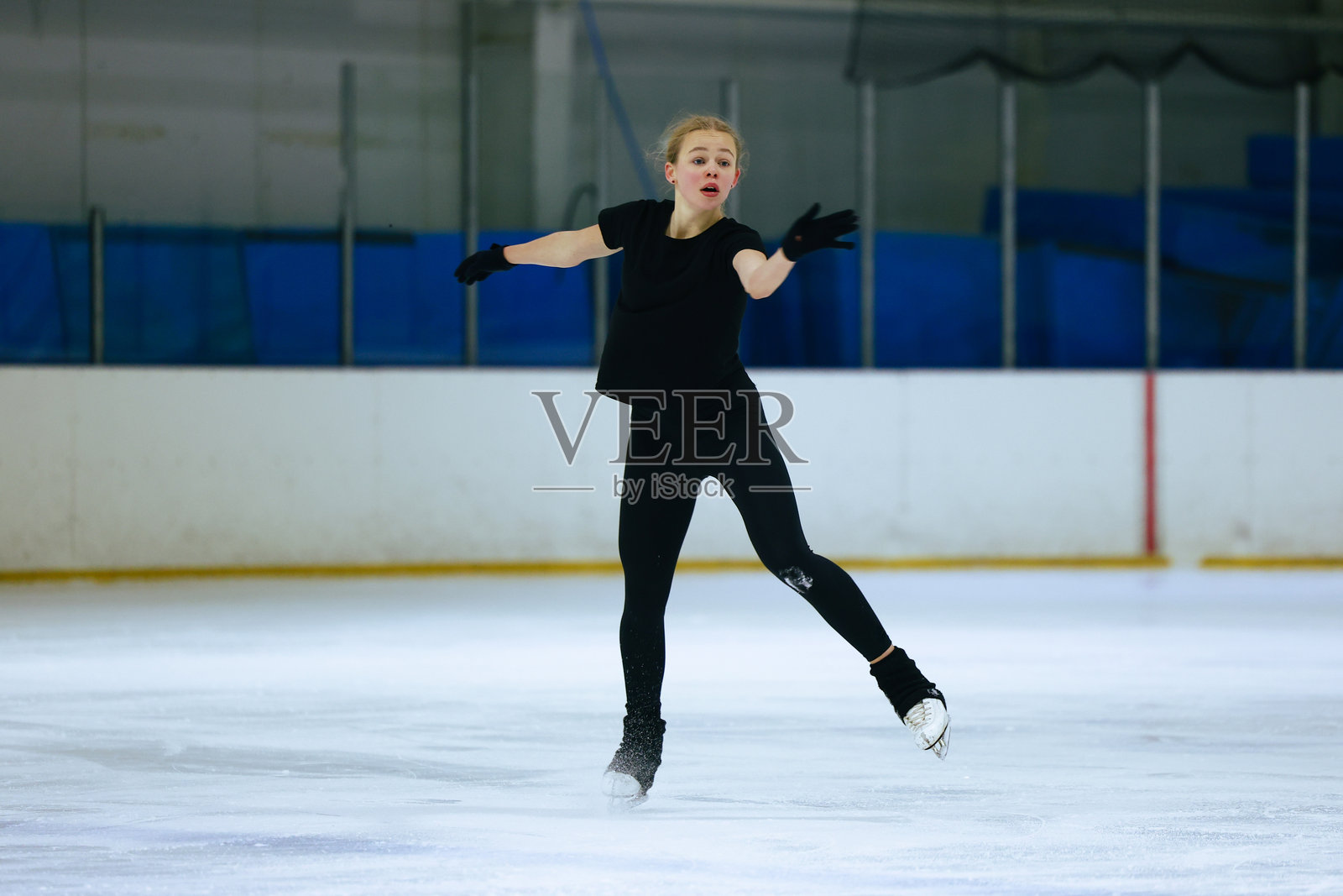 花样滑冰女孩照片摄影图片