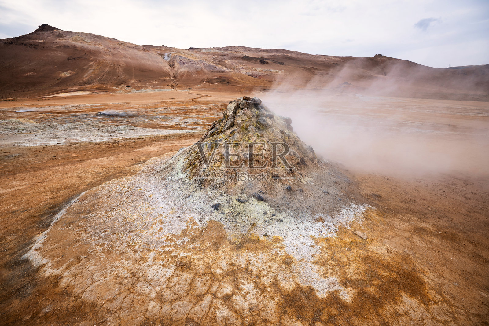 冰岛北部米湖附近的赫维尔地热区照片摄影图片