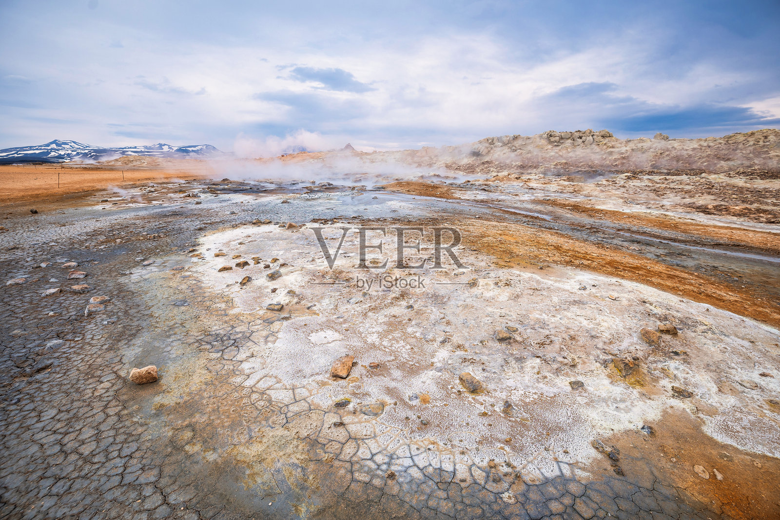 冰岛北部米湖附近的赫维尔地热区照片摄影图片