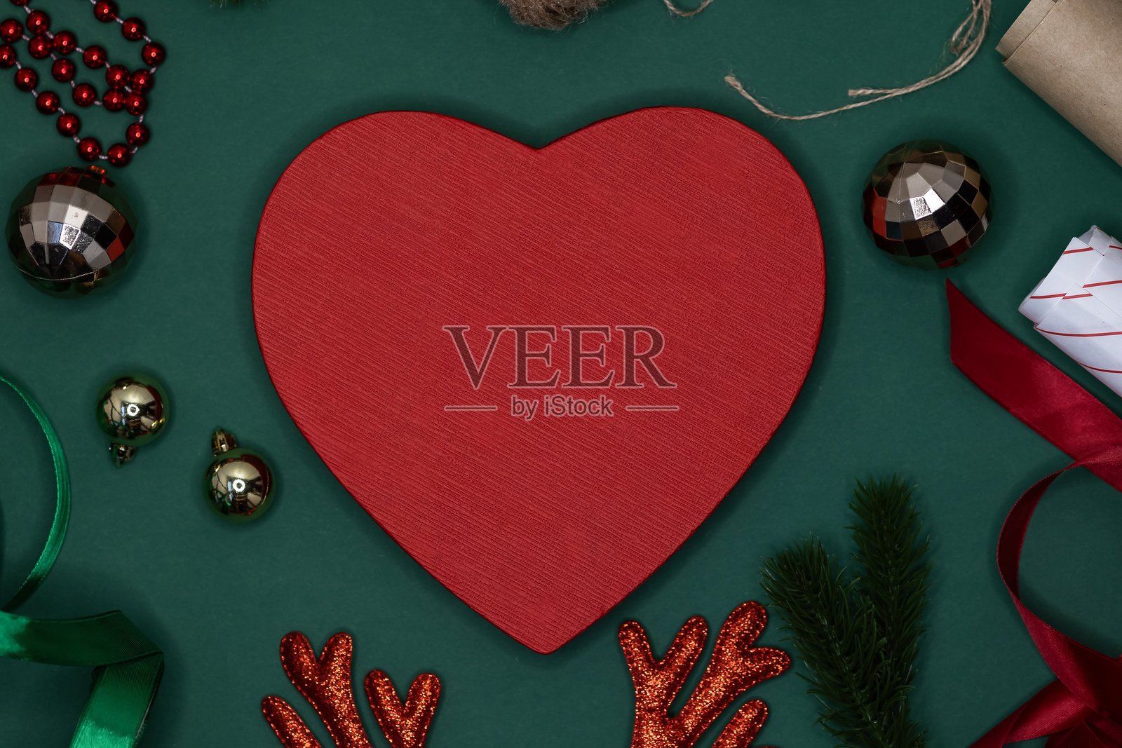 圣诞背景上的红心元旦夜照片摄影图片