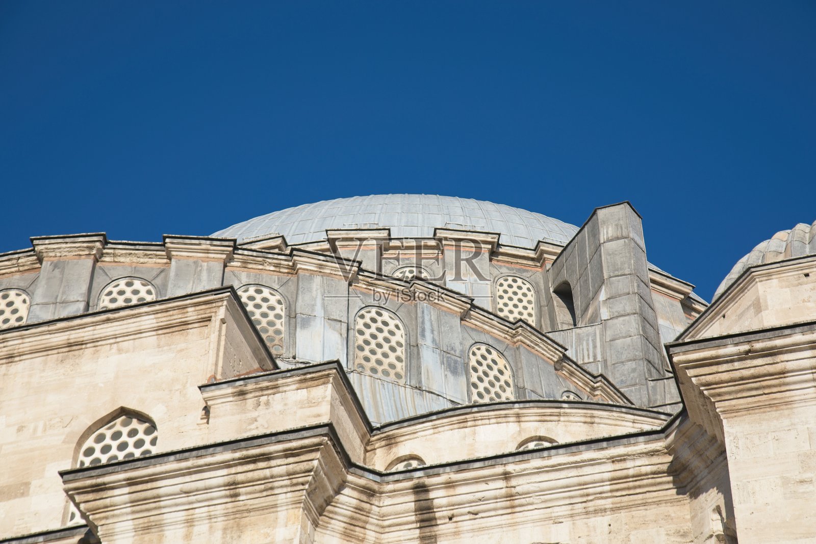 奥斯曼穹顶和窗户建筑的特写照片摄影图片