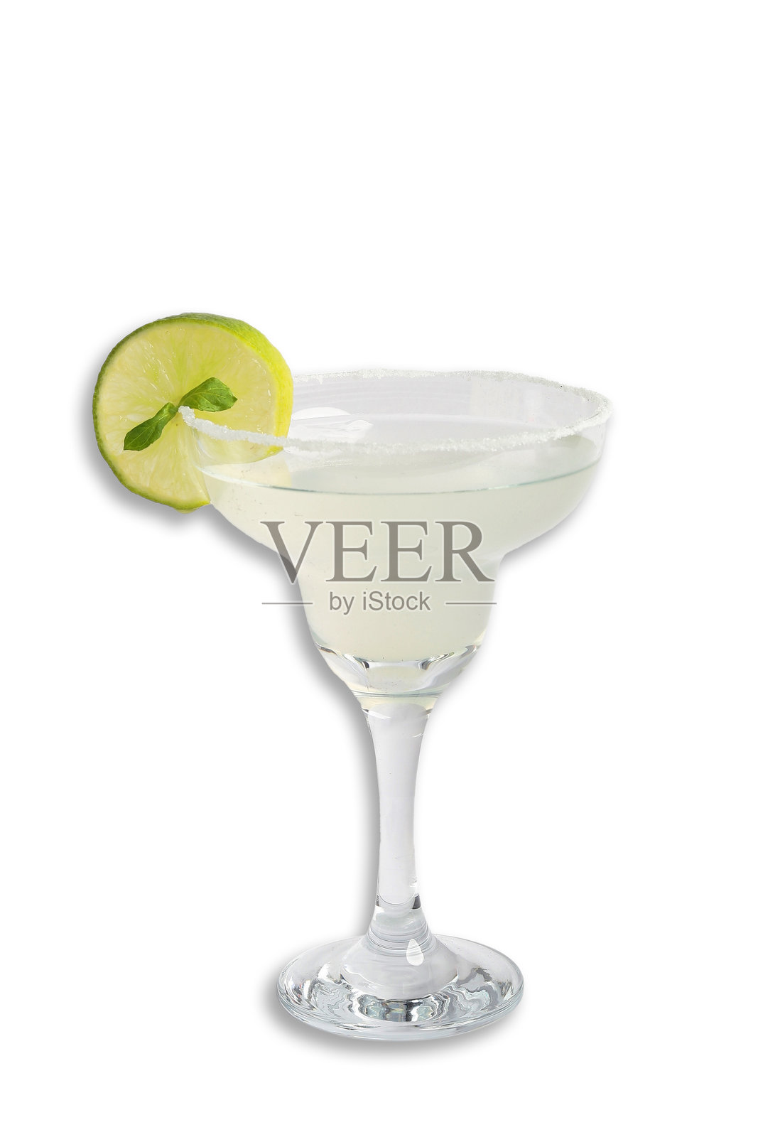 经典玛格丽塔鸡尾酒，配有青柠和薄荷装饰照片摄影图片