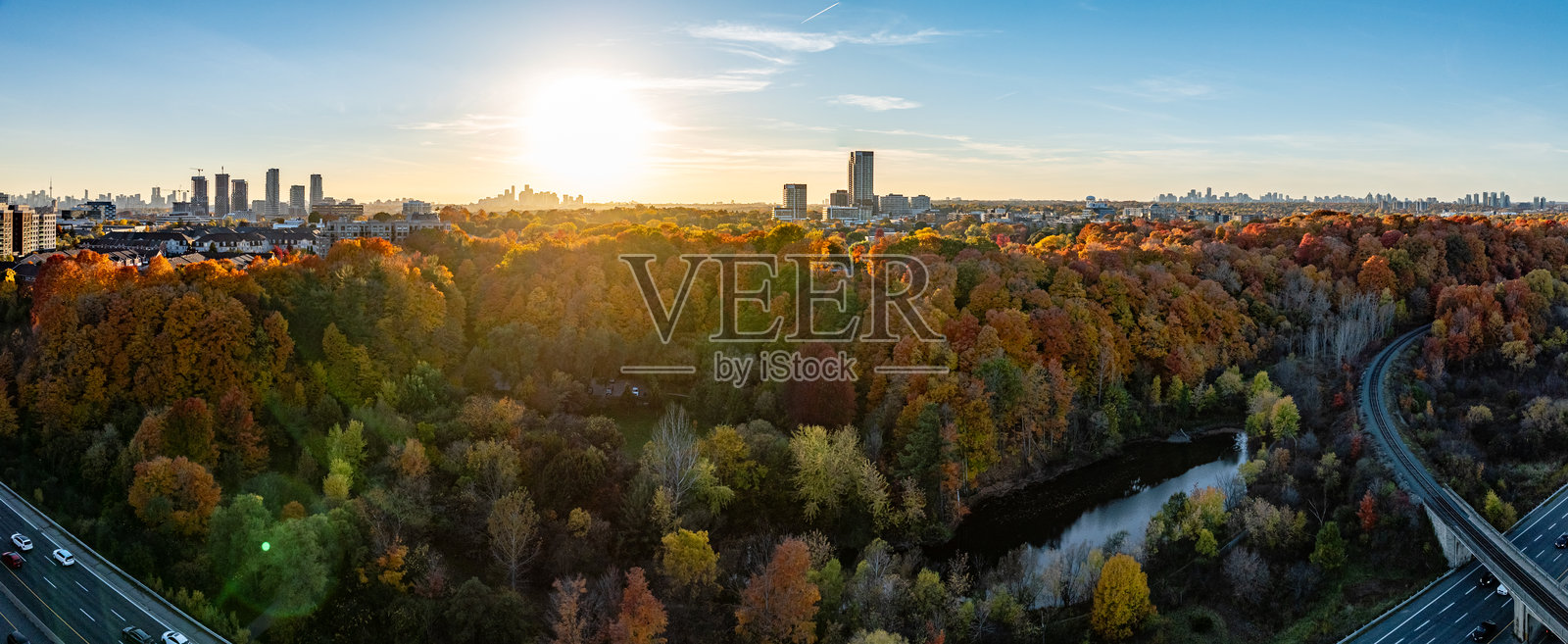 多伦多，加拿大，秋季的东唐河小径航拍图照片摄影图片