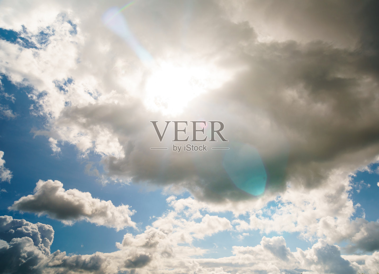 阳光与戏剧性的白云照片摄影图片