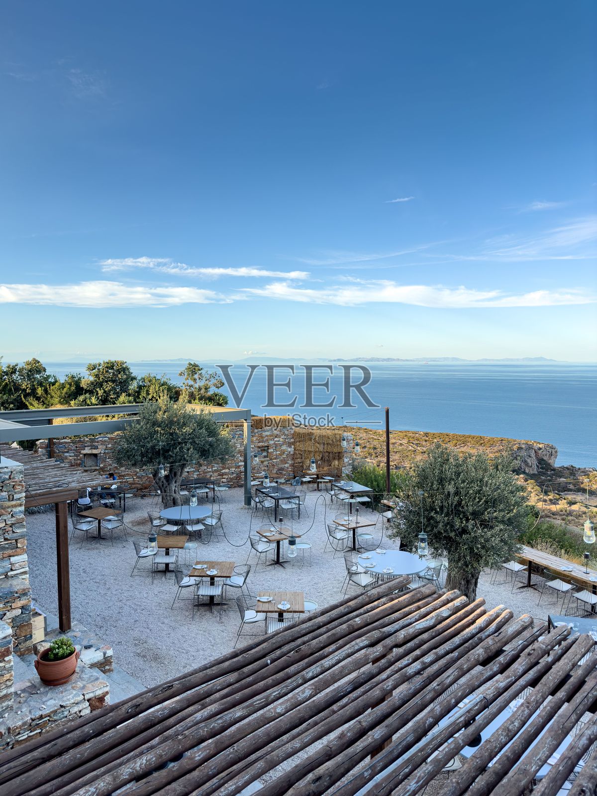 博斯塔尼餐厅提供休闲精致的希腊美食，灵感来自西夫诺斯岛的传统和文化。照片摄影图片