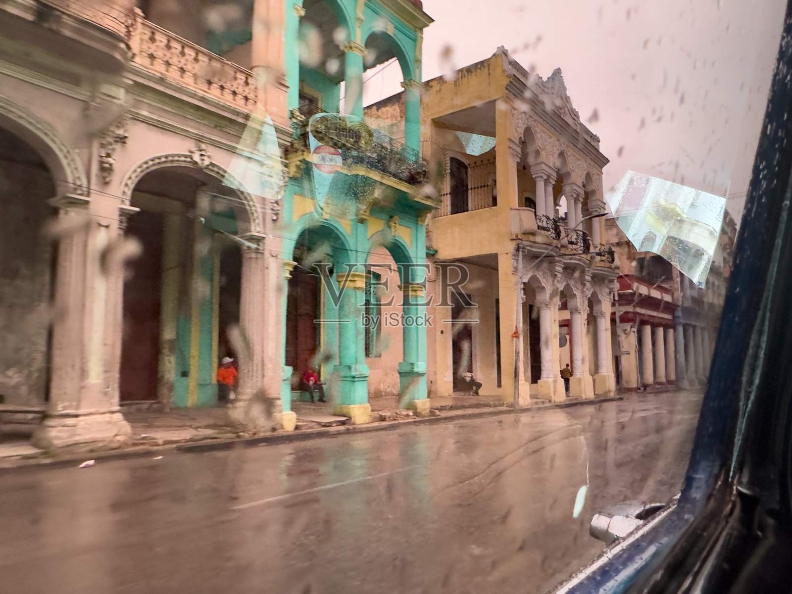 古巴哈瓦那的雨天照片摄影图片