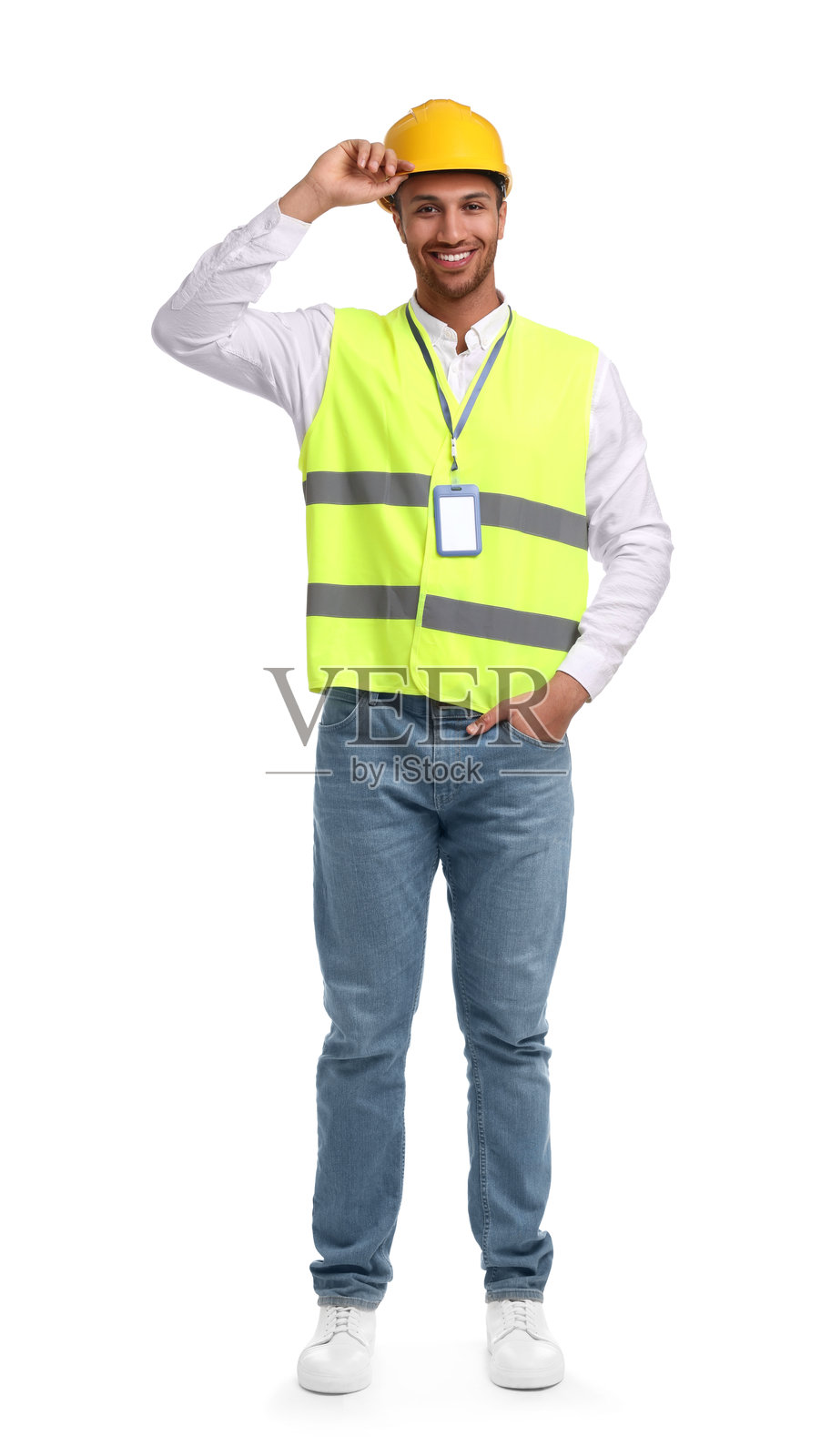 戴着安全帽和徽章的工程师在白色背景上照片摄影图片