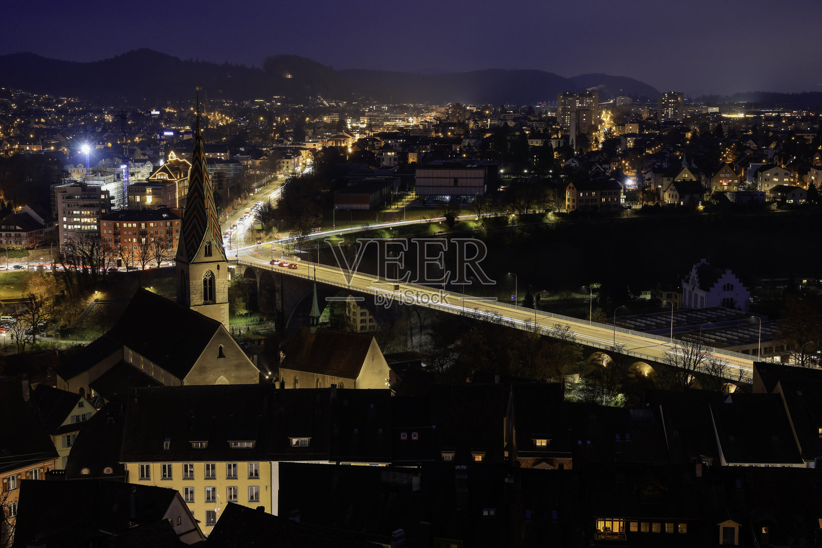 瑞士巴登市的高角度夜景照片照片摄影图片