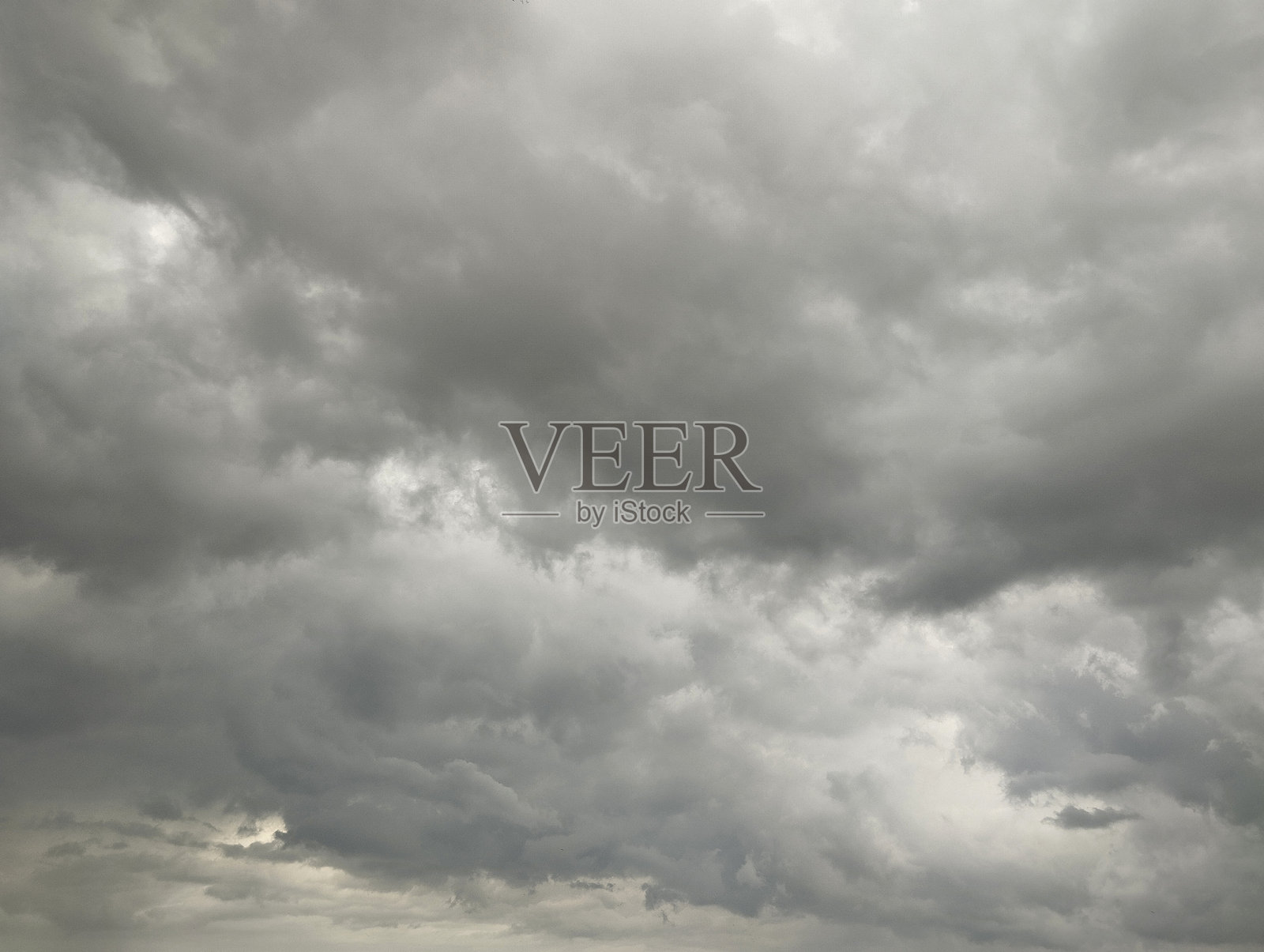 戏剧性的阴暗天空和多云的景象，强风，自然抽象背景照片摄影图片