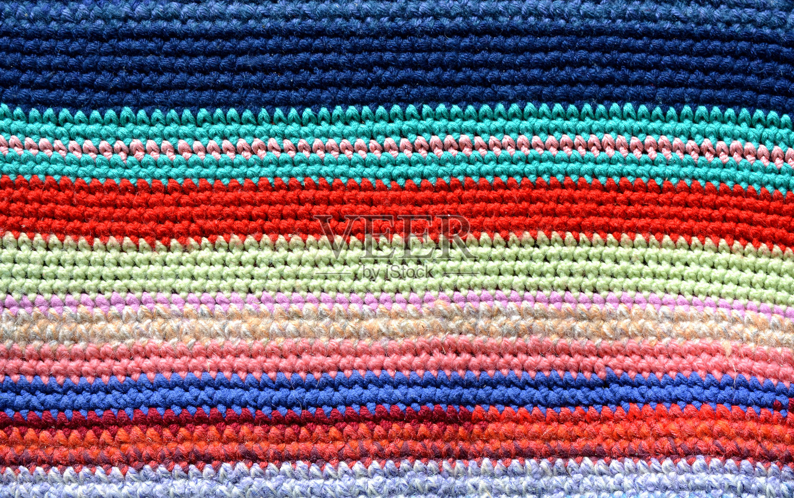 手工编织的彩色条纹地毯。舒适的背景照片摄影图片