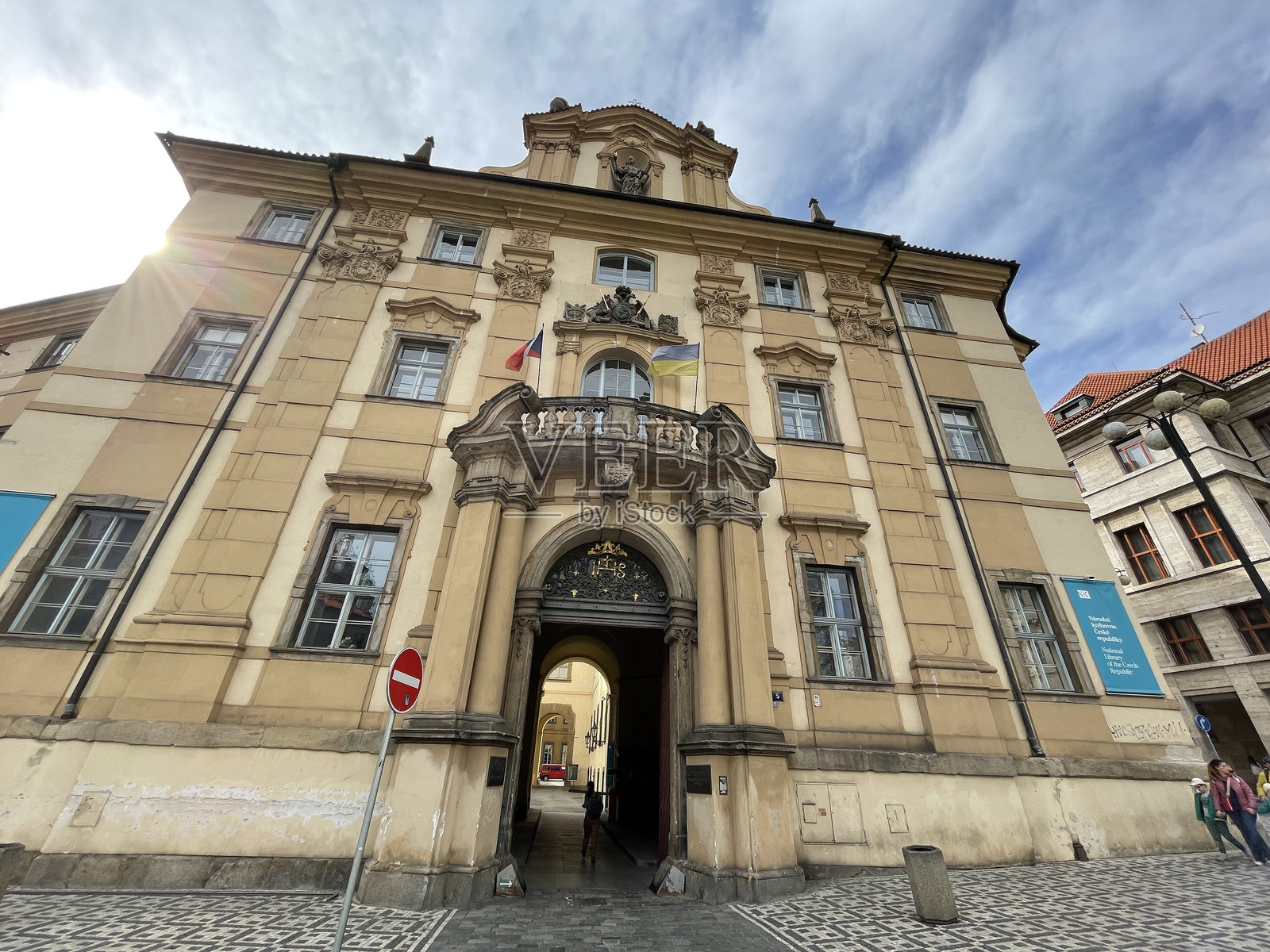 捷克共和国国家图书馆。图书馆的主楼位于布拉格市中心历史悠久的Clementinum建筑内。照片摄影图片