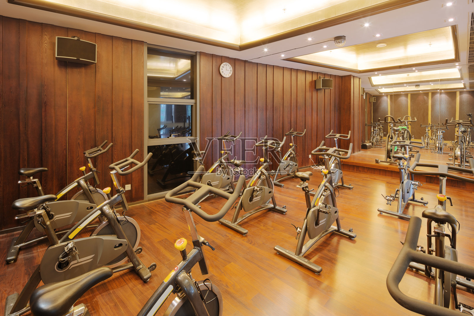 健身房内部照片摄影图片