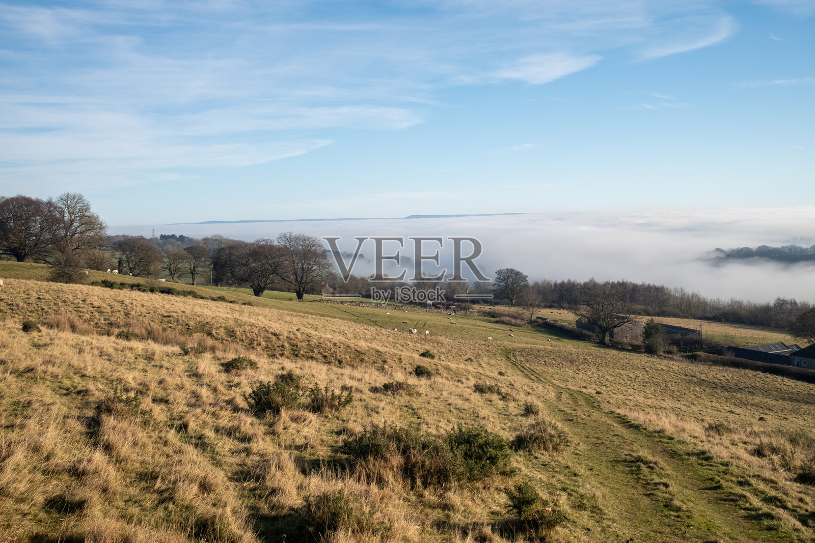 北约克郡斯威尔代尔的云雾倒置现象照片摄影图片