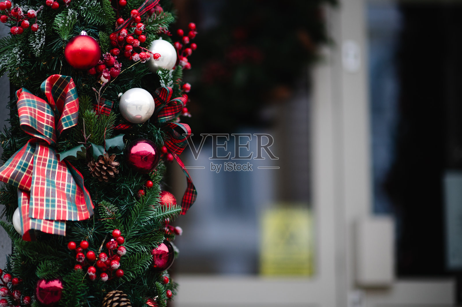 节日圣诞花环与装饰品照片摄影图片