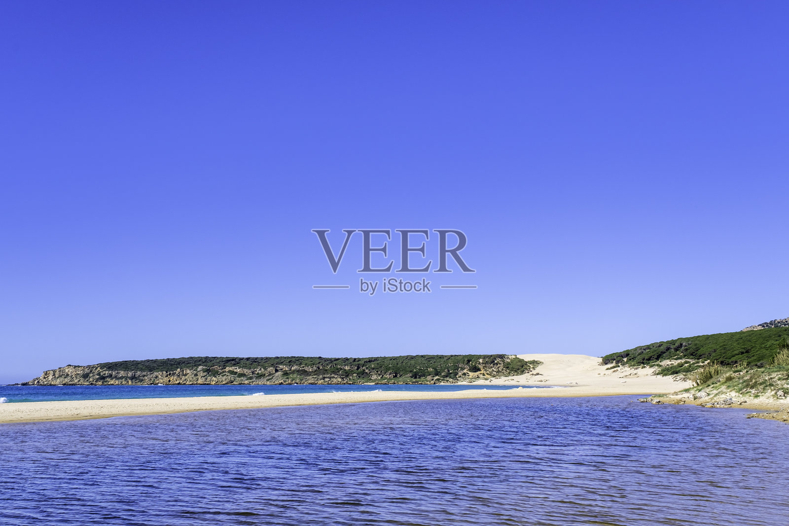 博洛尼亚海滩，位于塔里法西北部的白沙滩照片摄影图片